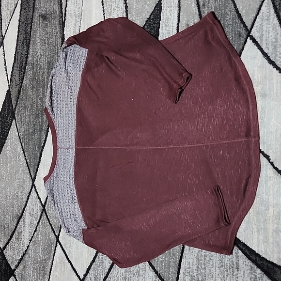BKE BURGUNDY WAFFLE KNIT OVERSIZED BUTTON-DOWN V-NECK RAW-EDGE SHIRT - Picture 11 of 15